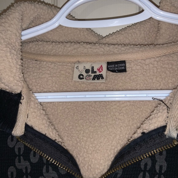 Super warm Volcom sweater - Picture 4 of 4